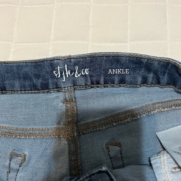 Style & Co. Women’s ankle length Jeans. Size 12. - Picture 3 of 4